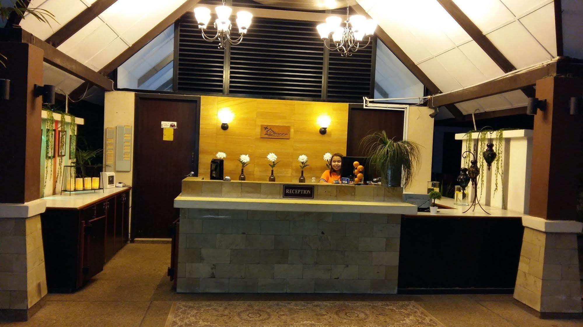Oyo 1149 Feringghi Hotel Batu Ferringhi Exterior photo
